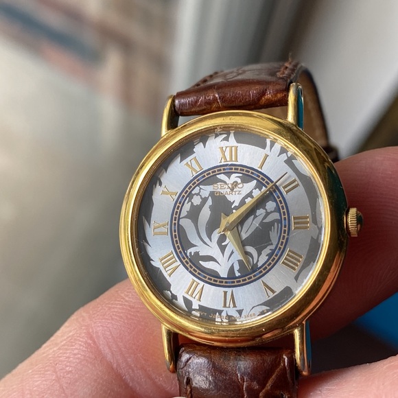 SEIKO QUARTZ Vintage watch. Made in Japan. GORGEOUS floral design face!! - Picture 1 of 14